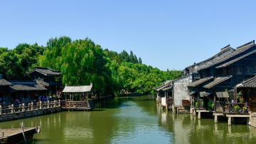 南京总统府+苏州拙政园+乌镇乌镇西栅景区+杭州西湖风景名胜区+横店影视城+千岛湖景区+普陀山风景区+上海东方明珠10日9晚跟团游