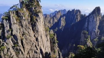 杭州西湖风景名胜区+千岛湖景区+黄山风景区+宏村景区+乌镇乌镇西栅景区+苏州拙政园+灵山胜境禅意小镇·拈花湾+上海东方明珠10日9晚跟团游