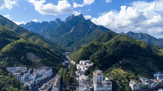 杭州西湖风景名胜区+杭州宋城+千岛湖景区+黄山+徽州古城+宏村景区+横店影视城+乌镇西栅夜游+苏州+上海东方明珠11日10晚跟团游