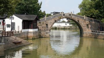 江苏苏州拙政园+狮子林+寒山寺+山塘街+周庄4日3晚跟团游